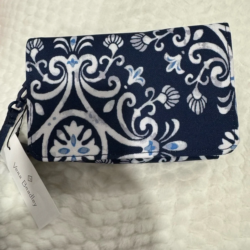 VERA BRADLEY Lighten Up 3-In-1 Crossbody ( steel blue medallion) $40 $85.00